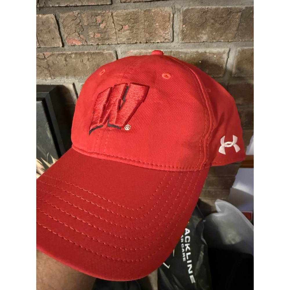 Under Armour WISCONSIN BADGERS Logo NCAA Red Strapback Adjustable Hat
